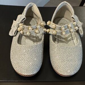 Pandaninjia Elegant Silver Kids Shoes with Pearl Accents